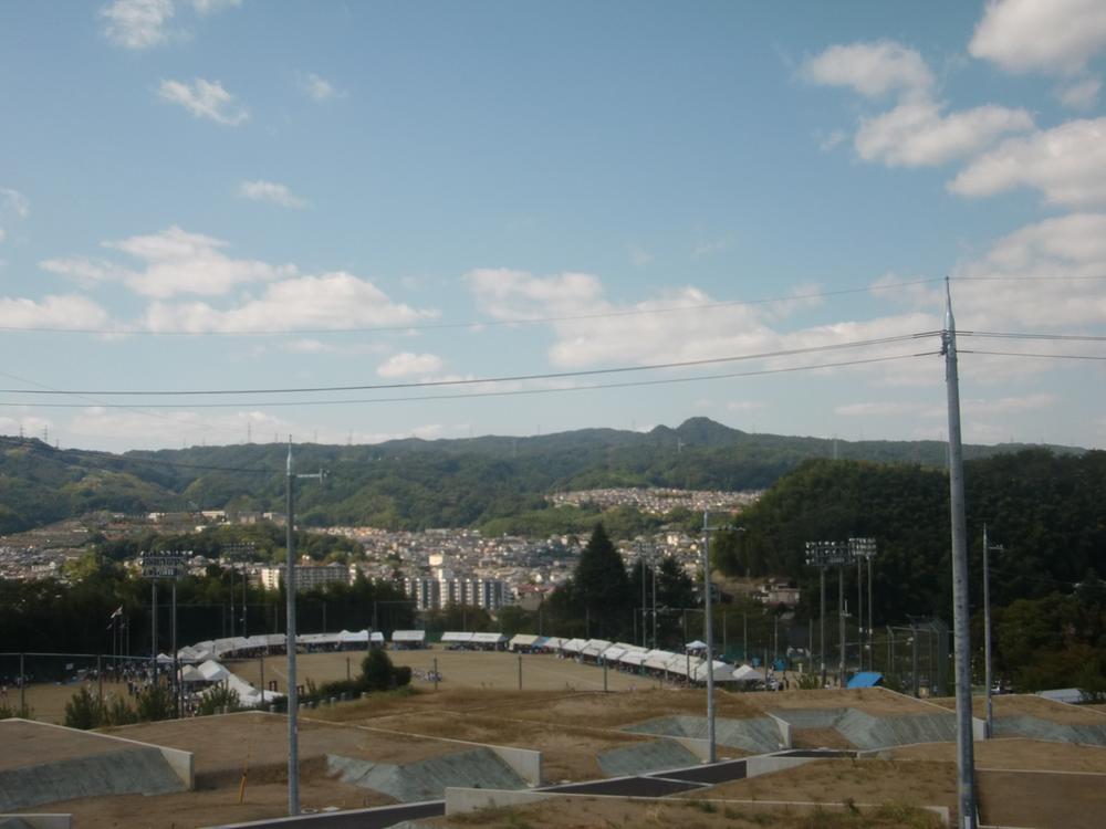 Local photos, including front road. Better view