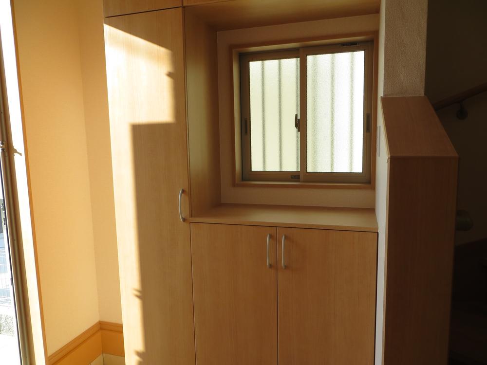 Receipt. Shoebox of large capacity