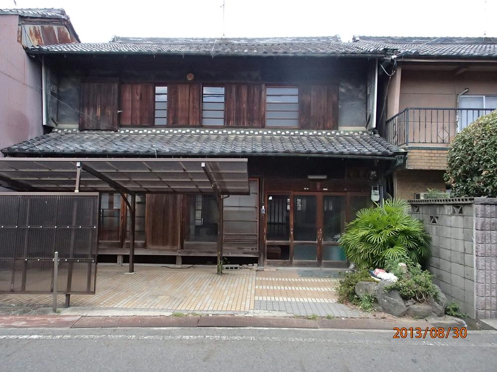 Local appearance photo. We have taken from the south side.