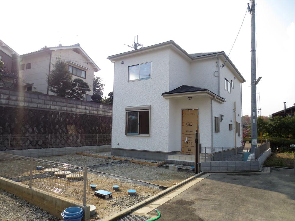 Local appearance photo.  ■ 1 Building Exterior Photos ■ 