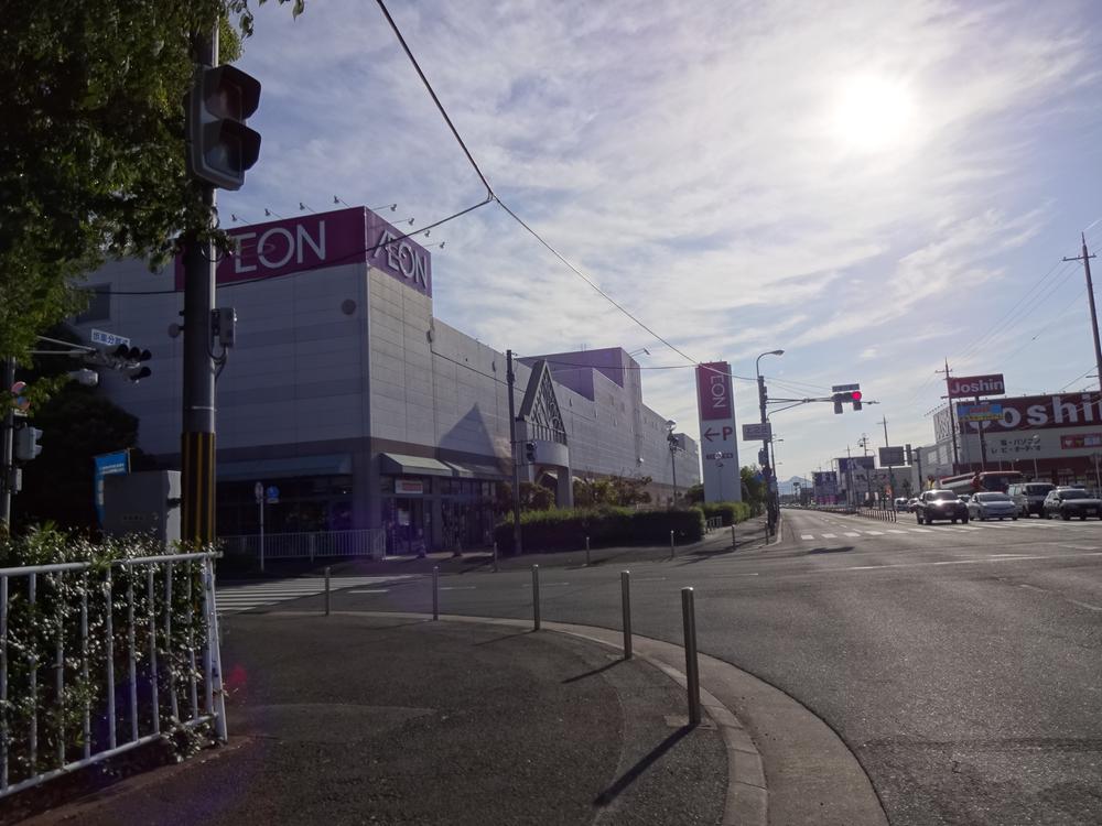 Streets around. Convenient access to neutralizing trunk line