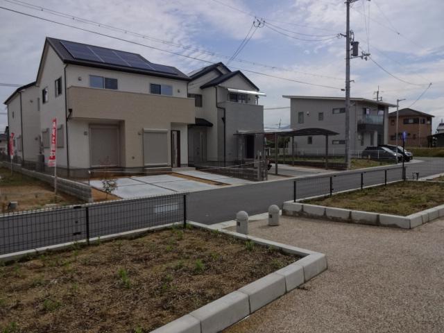 Local photos, including front road. Local (10 May 2013) Shooting