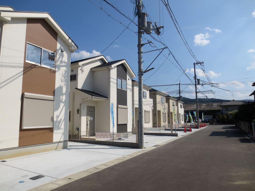 Local photos, including front road.  ■ Easy parking in front of the road is 6m or more ■ 