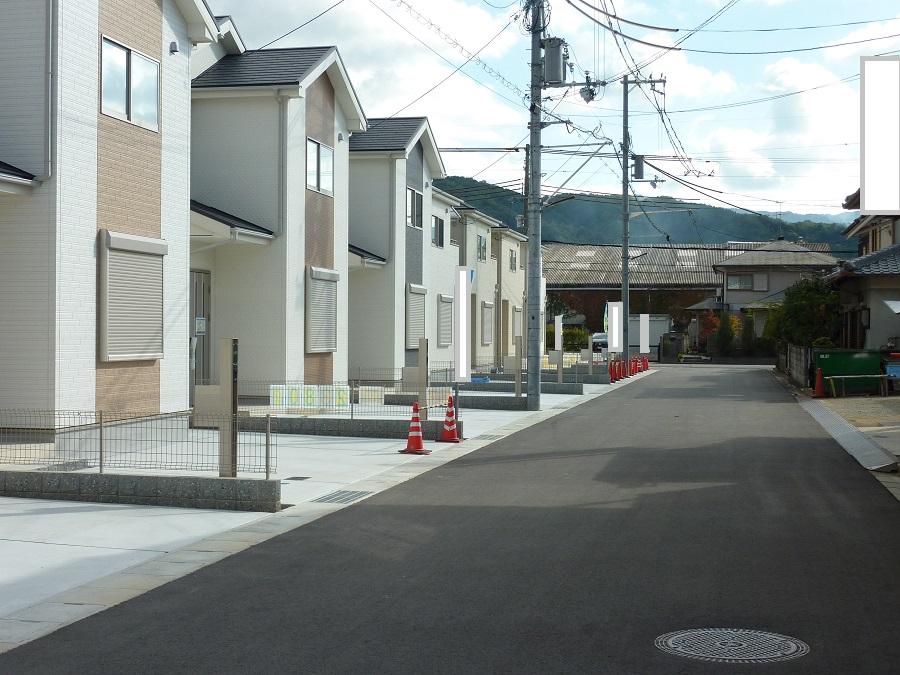 Local photos, including front road. Frontal road Width 6.12m Opposite is also allowance! 