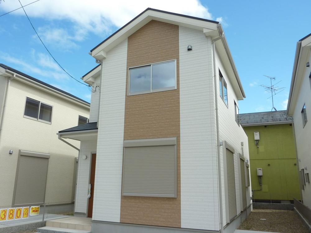 Local appearance photo. Local (11 May 2013) Shooting