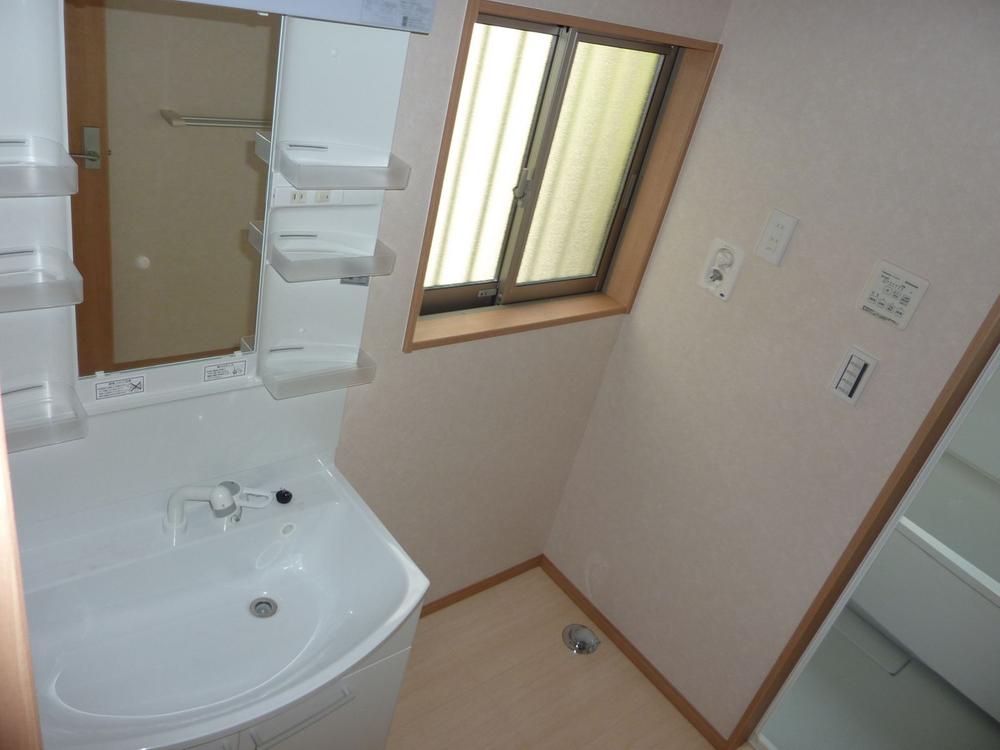 Wash basin, toilet. Local (11 May 2013) Shooting