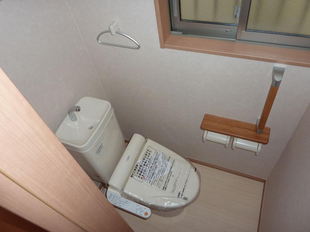 Toilet. Local (11 May 2013) Shooting