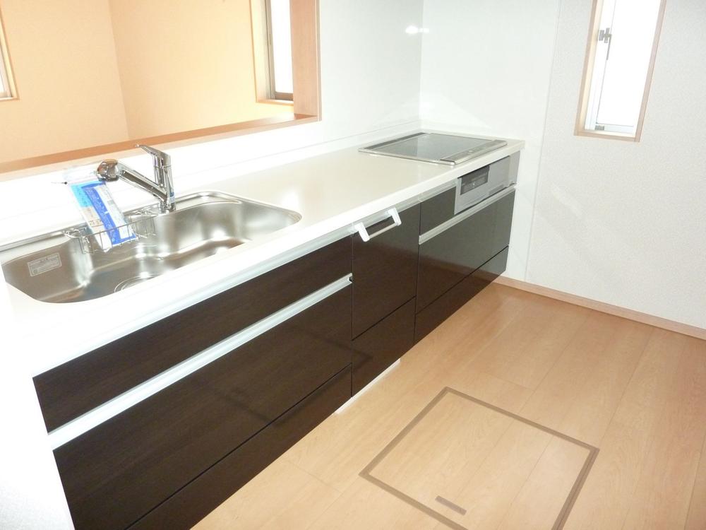 Kitchen. Indoor (11 May 2013) Shooting