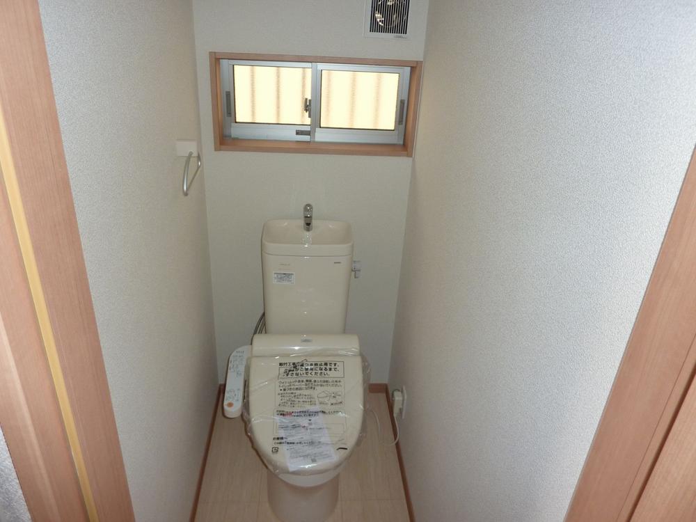 Toilet. Indoor (11 May 2013) Shooting