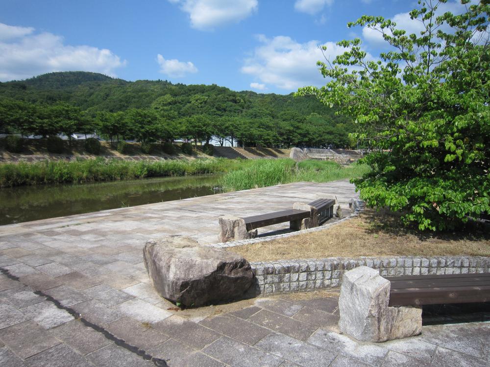 park. 400m until Kanaya dry riverbed park