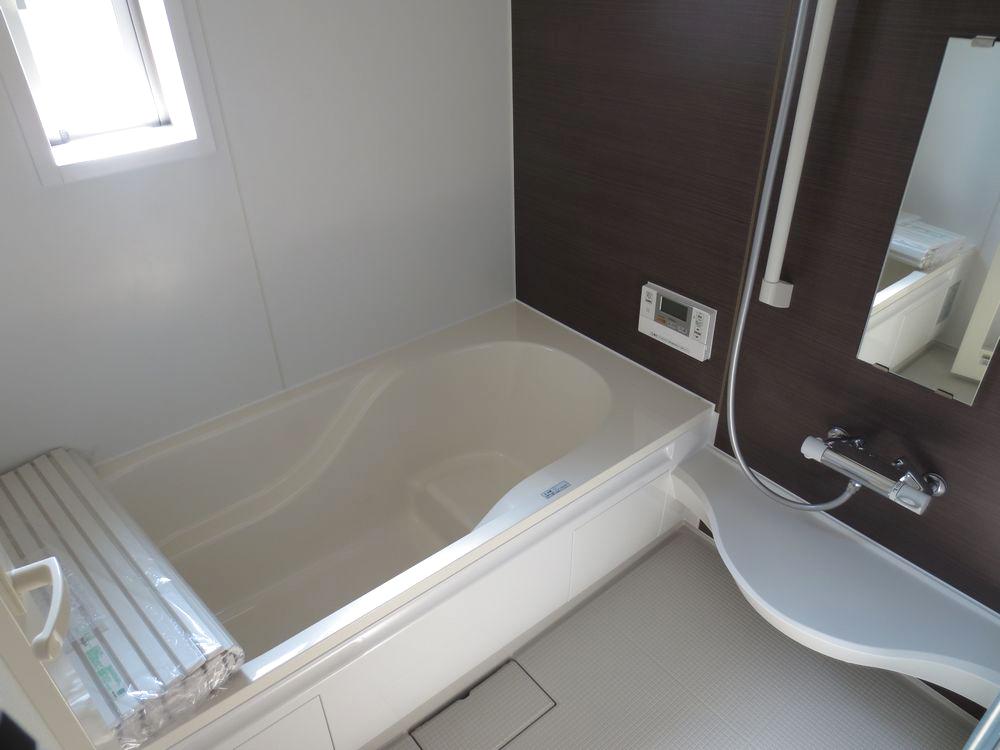 Bathroom. ■ Bathroom ventilation heating dryer, All is an automatic hot water clad function unit bus ■