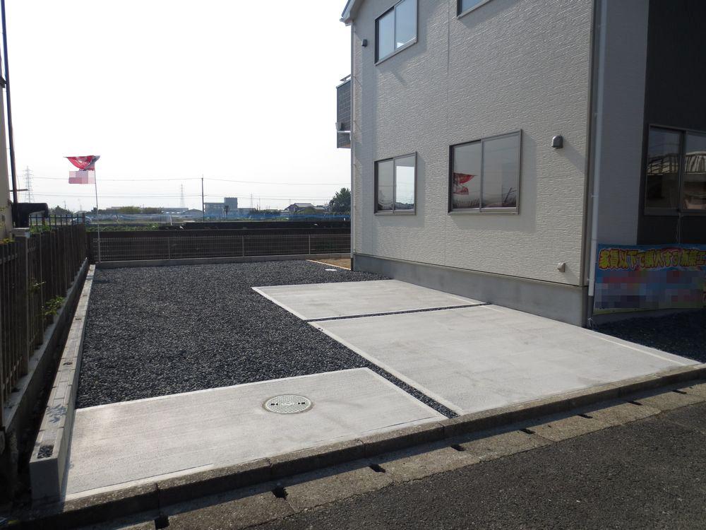 Parking lot. ■ Parking four Allowed! Guests can also enjoy a barbecue in the spacious garden ■