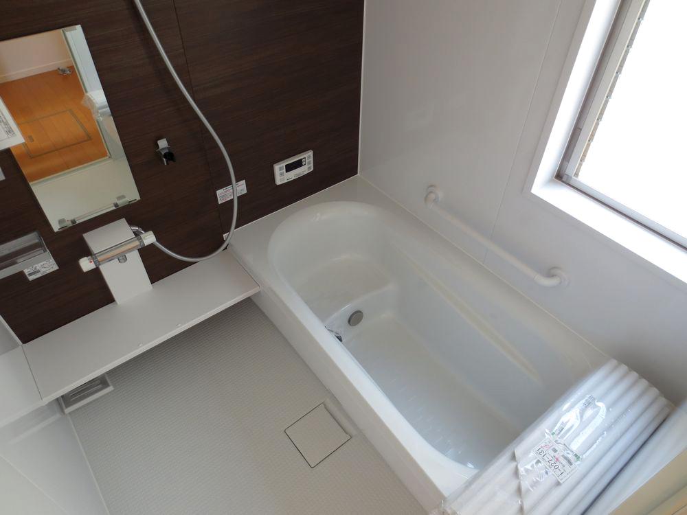 Bathroom. ■ Size 1 tsubo size ・ Automatic hot water beam ・ Add-fired with function ・ With bathroom heating dryer (No. 4 place bathroom) ■