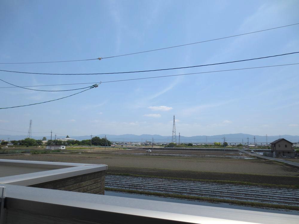 View photos from the dwelling unit. ■ Residence east side may open without feeling, such as a building ■