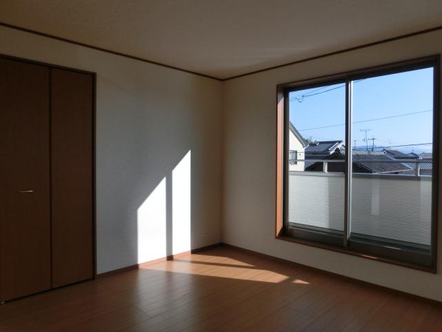 Other introspection. All rooms have closet