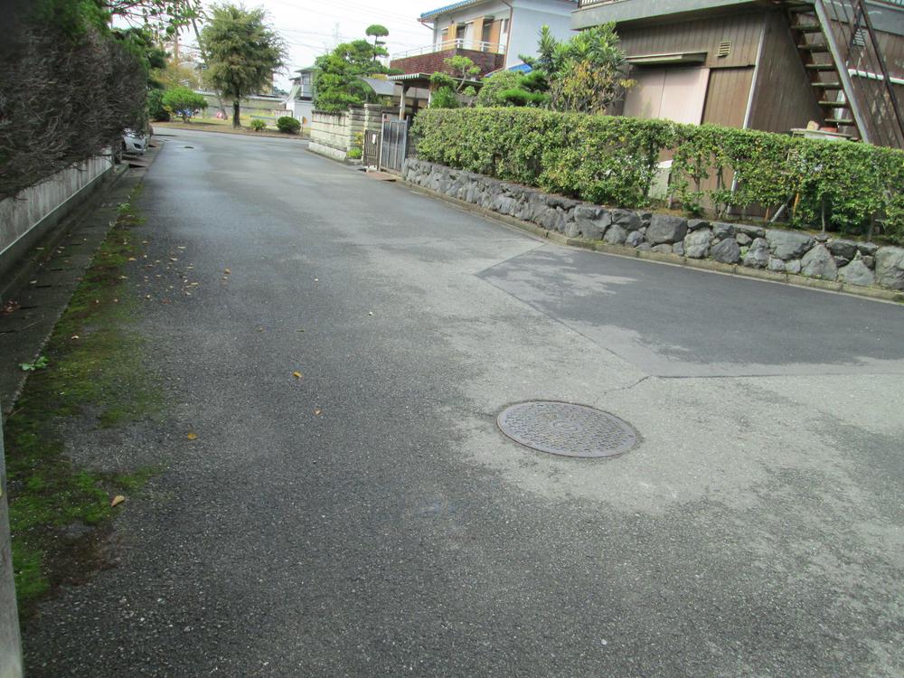 Sale already cityscape photo. Sale already the city average But before the road