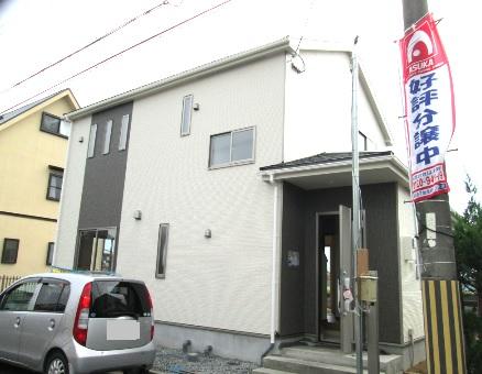 Local appearance photo. Bright house with plenty of sunshine