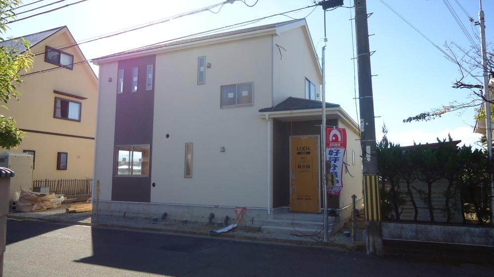 Local appearance photo. Since there is no house behind Per sun is pretty good