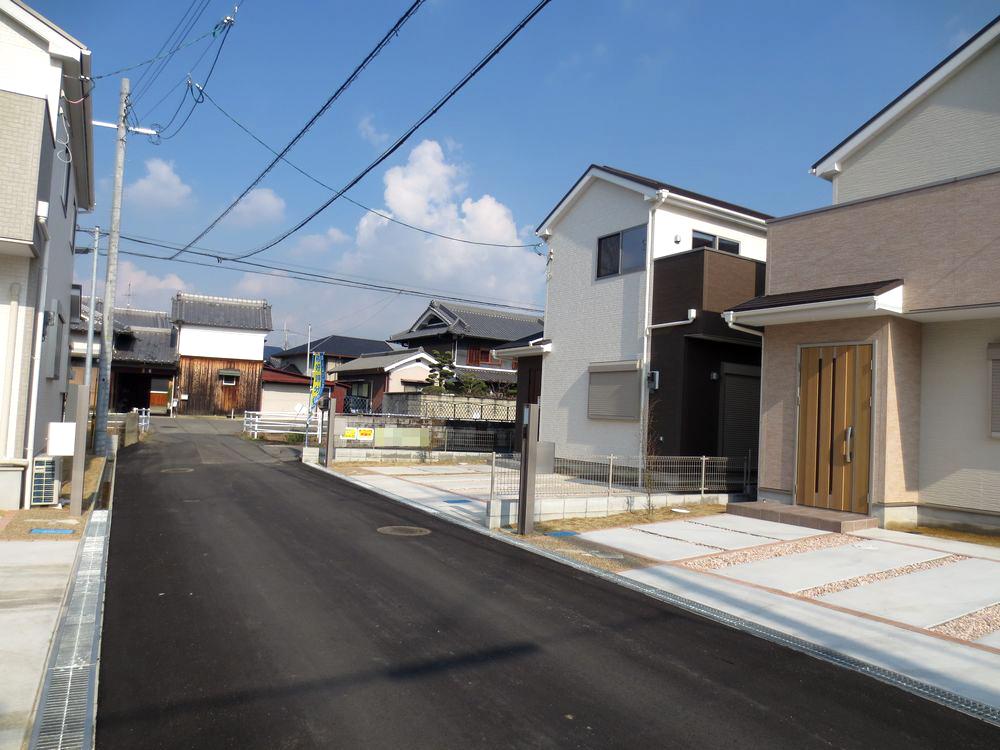 Local photos, including front road. ■ Located on the front road width 4m ■