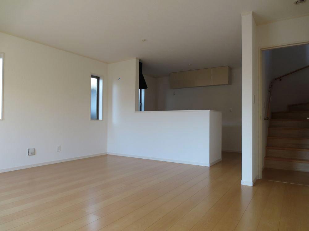 Living.  ■ There are all sections living spacious 17.5 Pledge!  ■ 