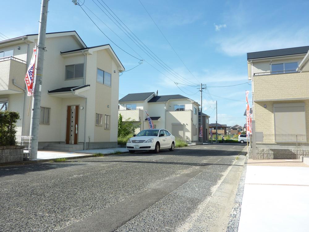 View photos from the dwelling unit. Local (09 May 2013) Shooting