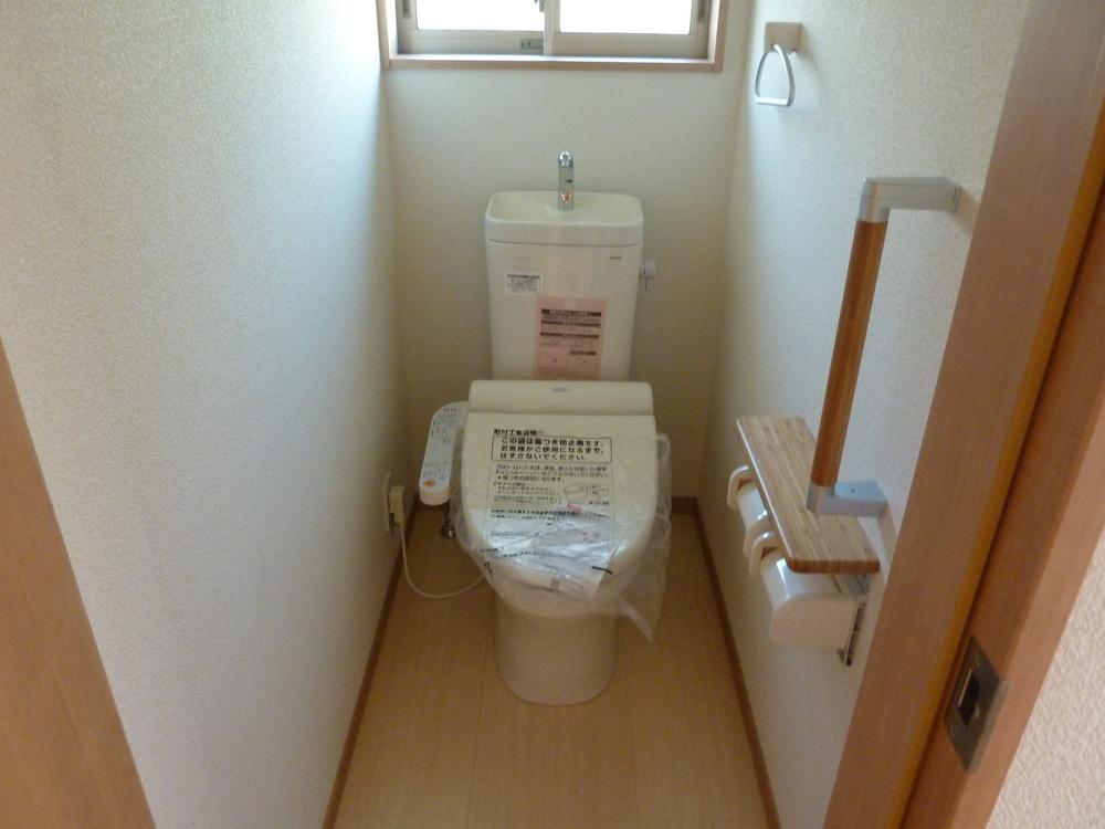 Toilet. Local (09 May 2013) Shooting