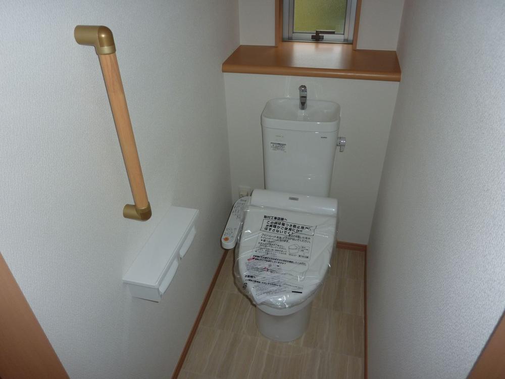 Toilet. Local (11 May 2013) shooting shadow