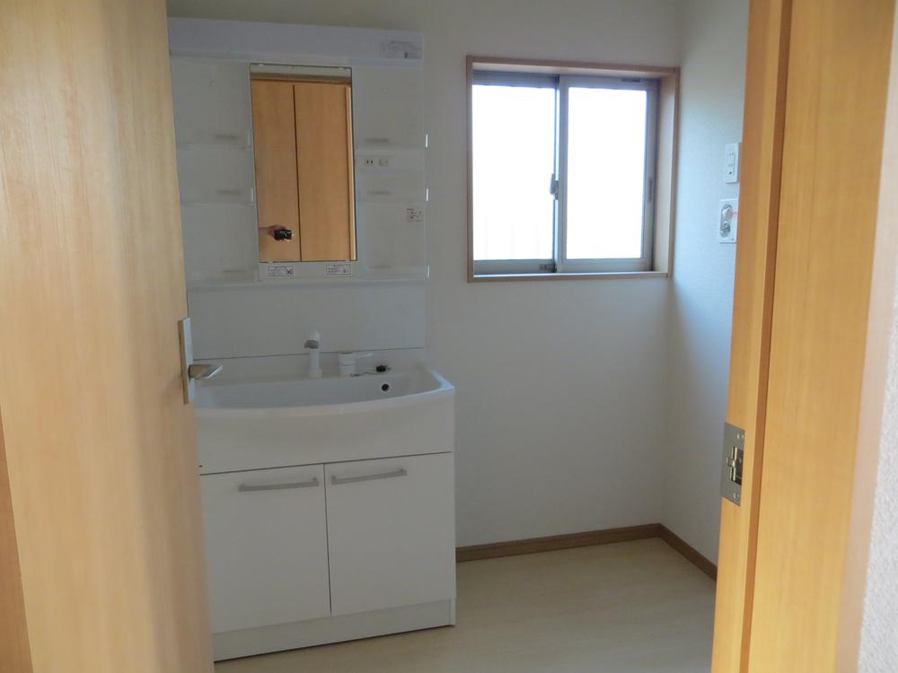 Wash basin, toilet. Vanity with excellent storage capacity and functionality