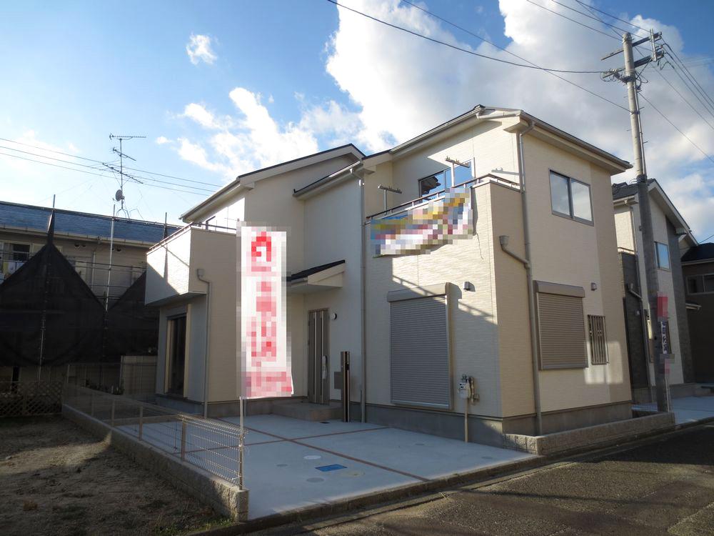 Local appearance photo.  ■ 3 Building appearance ■ 