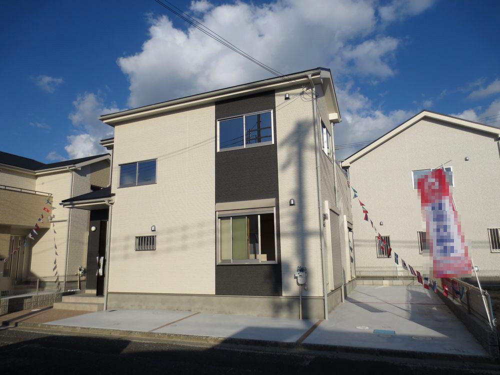 Local appearance photo.  ■ 7 Building appearance ■ 