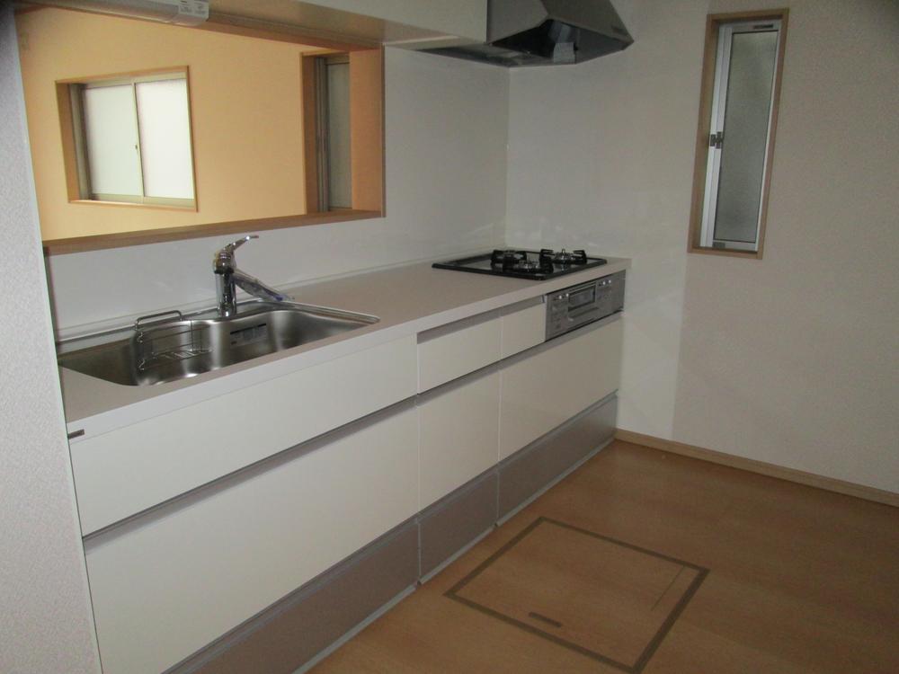 Kitchen. Face-to-face kitchen where you can enjoy a conversation with a family while cooking