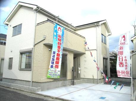 Local appearance photo. You can also widely freely To Parenting the distance between the neighboring house