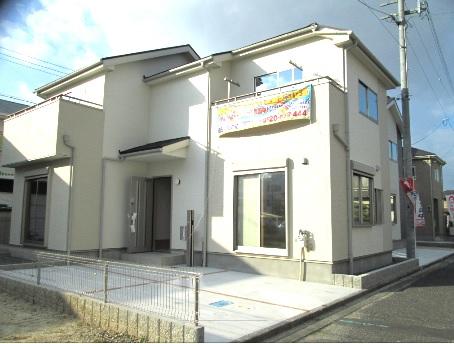 Local appearance photo. Even fewer small children also safe street in front of the passing car