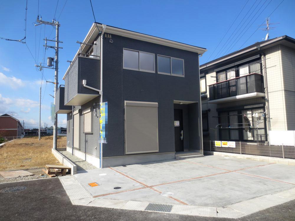 Local appearance photo.  ■ Spacious in the road on the front 6m (1 Building appearance) ■ 