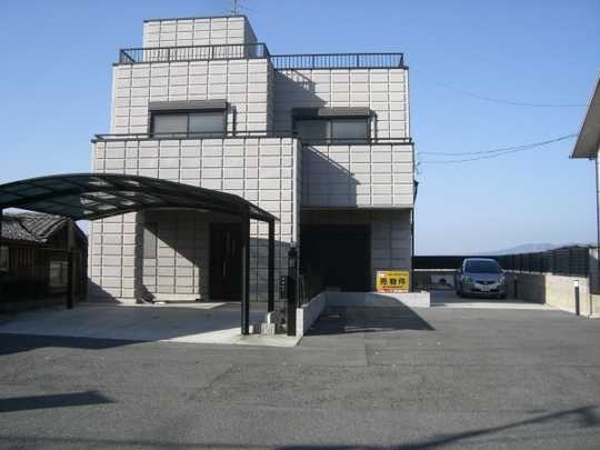 Local appearance photo. Exterior (1)