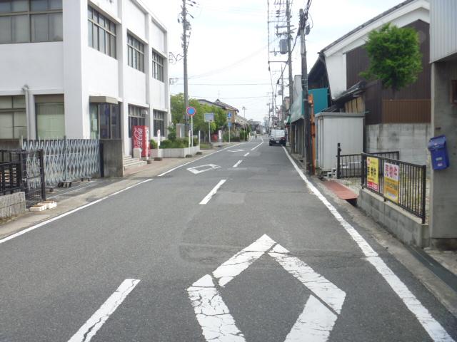 Other local. Local (10 May 2013) Shooting The front of the road width