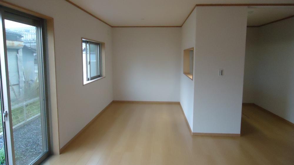 Same specifications photos (living)