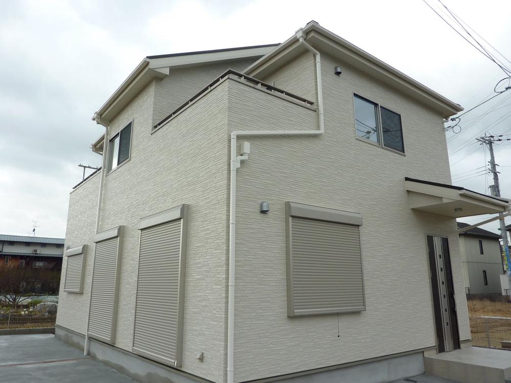 Local appearance photo. Local (12 May 2013) Shooting