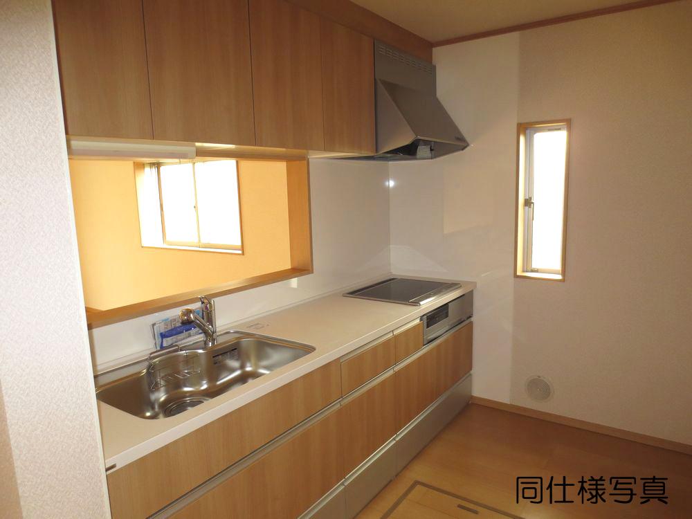 Same specifications photo (kitchen).  ■ Faucet is a system kitchen with an integrated water purifier ■ 