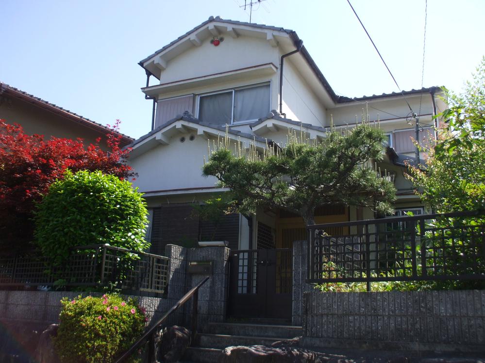 Local appearance photo. Local (10 May 2013) Shooting