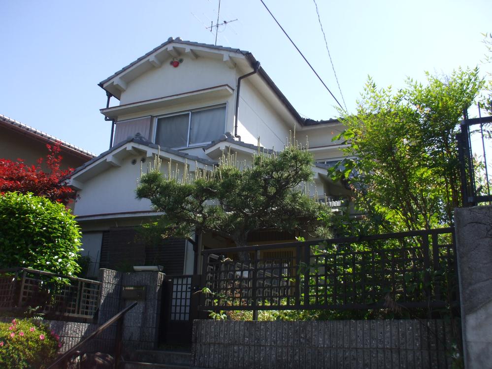 Local appearance photo. Local (10 May 2013) Shooting