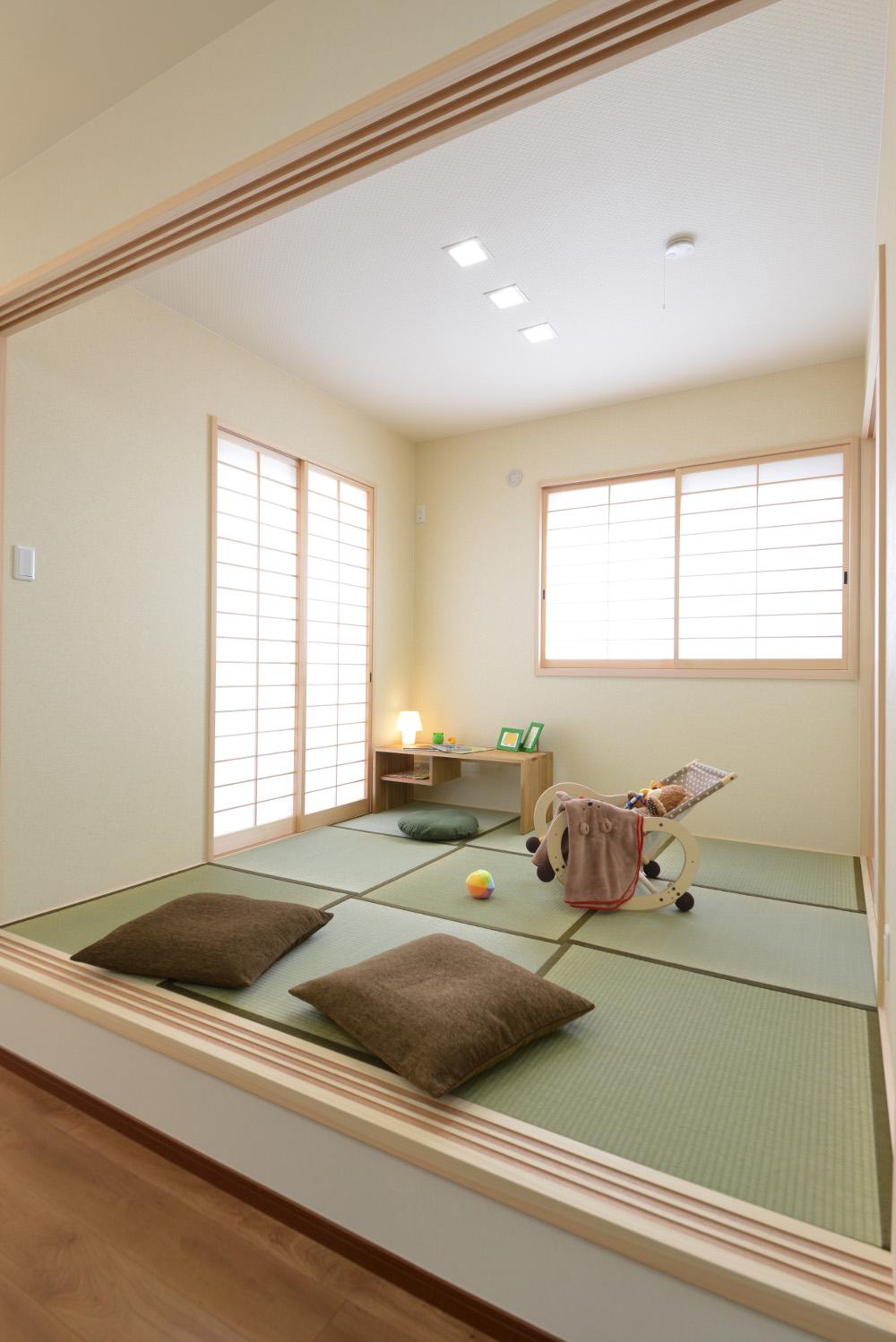 Non-living room. Children because facing the kitchen next to ・ Ideal for baby playground. Also, Because we make a step, You can use your in housework work of sitting. Indoor (February 2013) Shooting