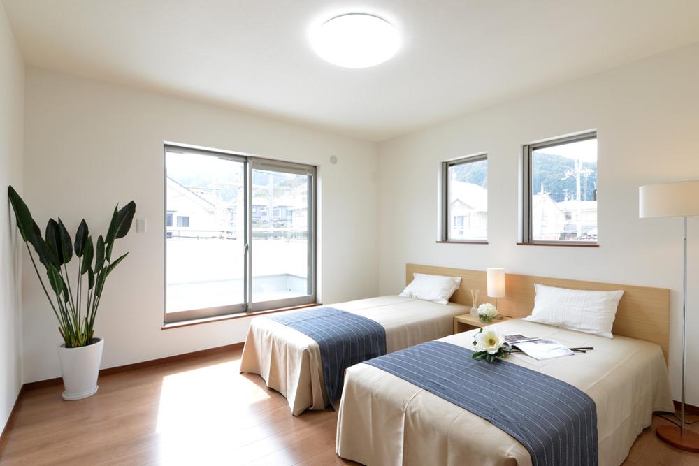 Non-living room. The spacious master bedroom bright, such as facing the balcony, We pursue comfort. Indoor (February 2013) Shooting