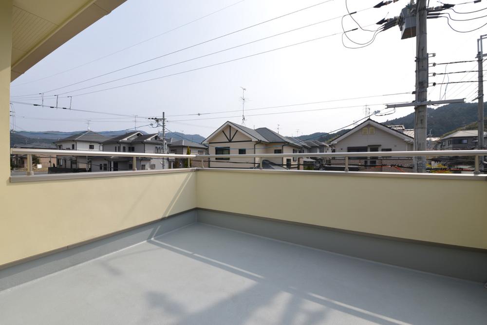 Balcony. About 6 Pledge of balcony. Not only the laundry space, Since the eyes do not match you can use for private space. Local (February 2013) Shooting