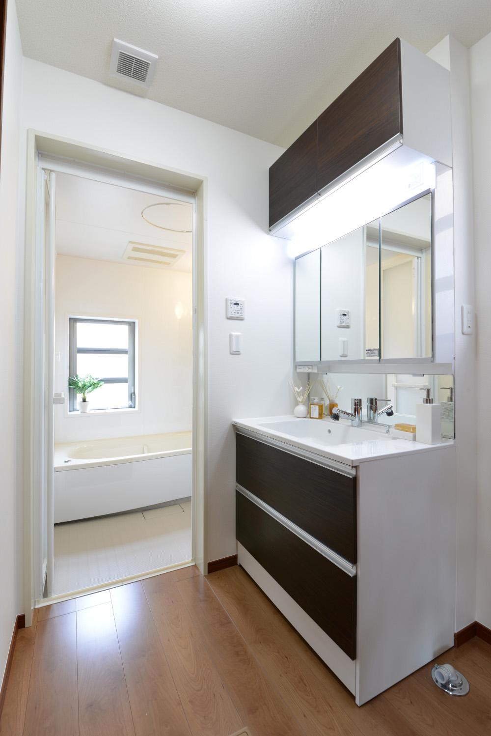 Wash basin, toilet. Basin that was also attached pull-out and Tentana. Also, Also equipped with storage shelves behind the wash basin.