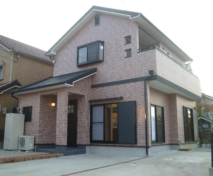 Local appearance photo. It is east-facing corner lot