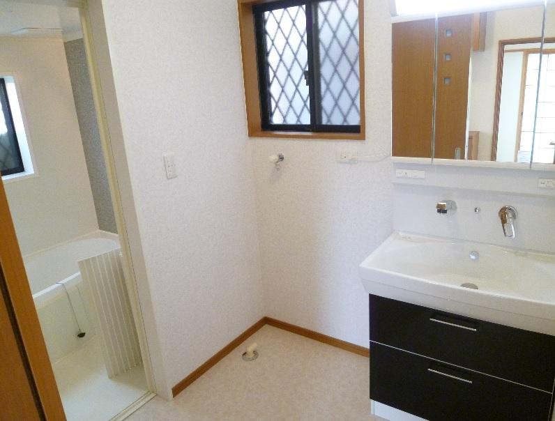 Wash basin, toilet. Vanity also is a new article