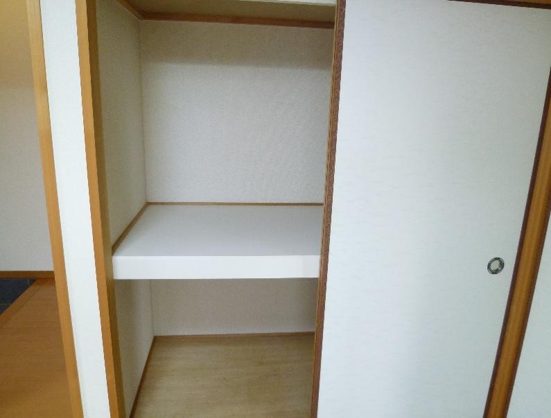 Receipt. First floor Japanese-style room with closet