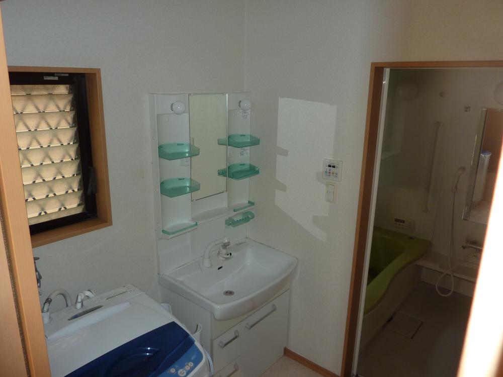 Wash basin, toilet. Local (September 2013) Shooting