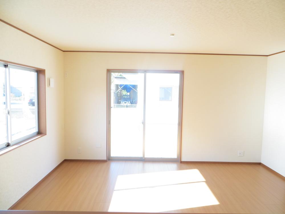 Same specifications photos (living)